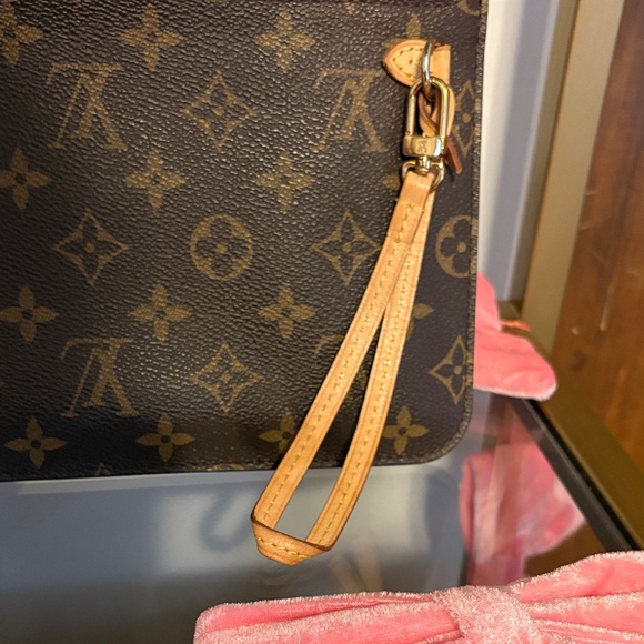 Louis Vuitton Brown and Gold Monogram Wristlet - Picture 3 of 7